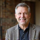 Portrait souriant de David M.