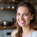 Portrait souriant d'Émilie R.