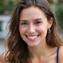 Portrait souriant de Clara V.